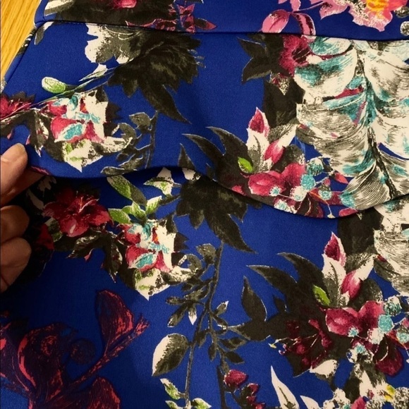 Bebe Crop Top & Matching Skirt - Picture 3 of 8